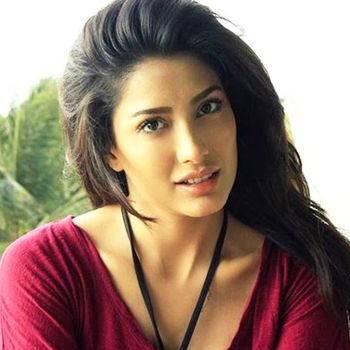 Mehwish Hayat became Talk of the town for her Item Song Mehwish Hayat became Talk of the town for her Item Song